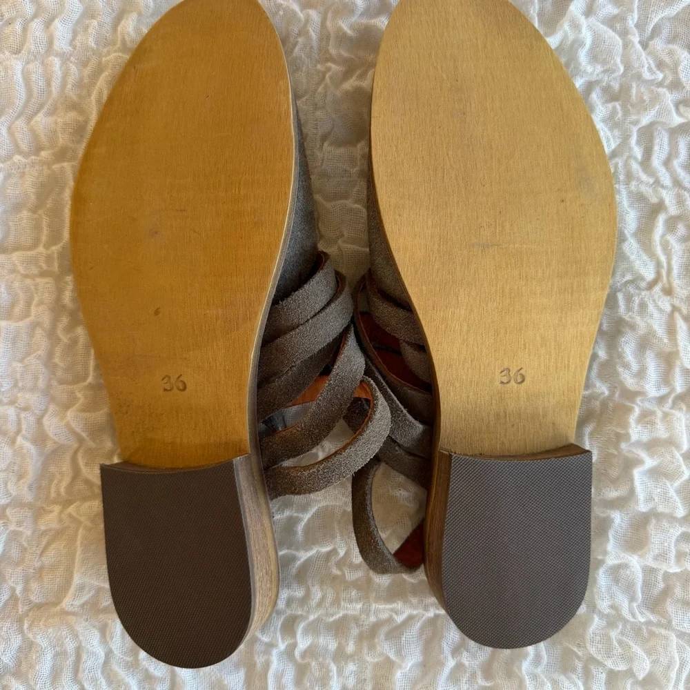 Inmaculada Gray Suede Slingback Closed Toe Shoe EU36/US6